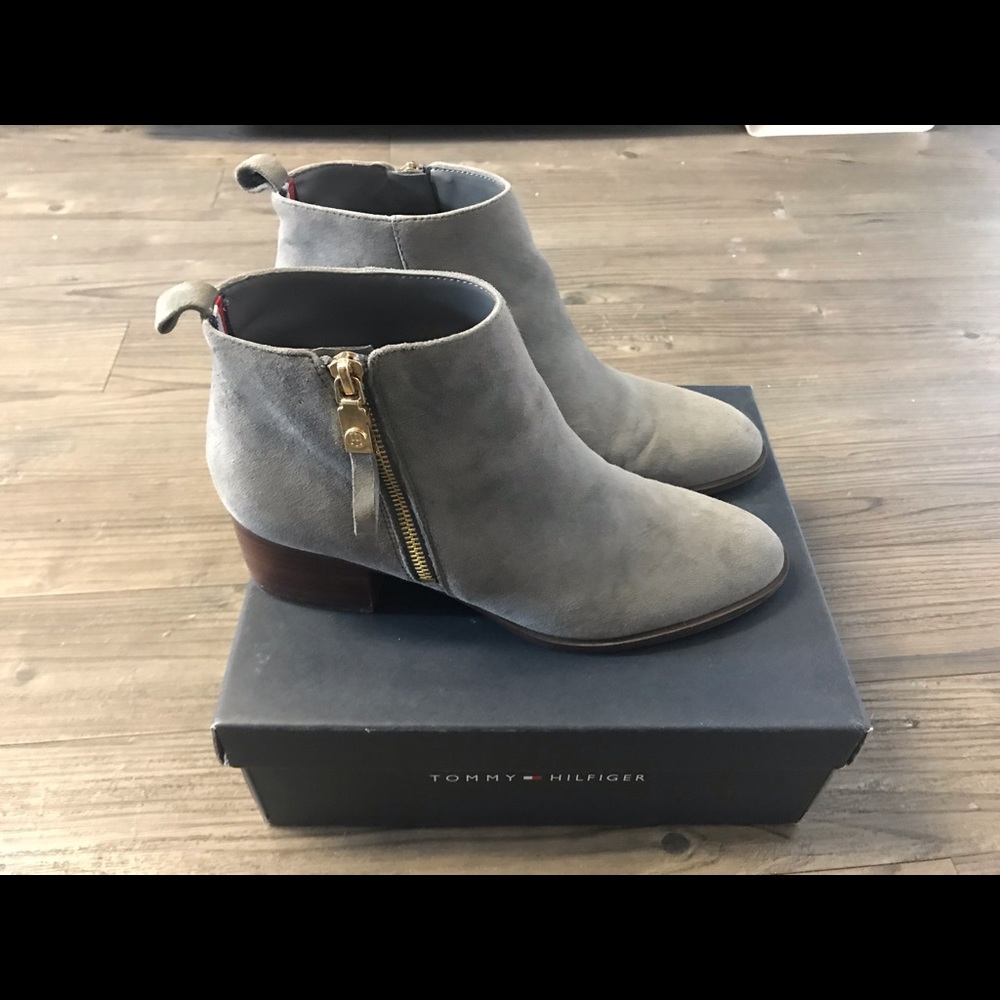 Like NEW Tommy Hilfiger Suede Booties